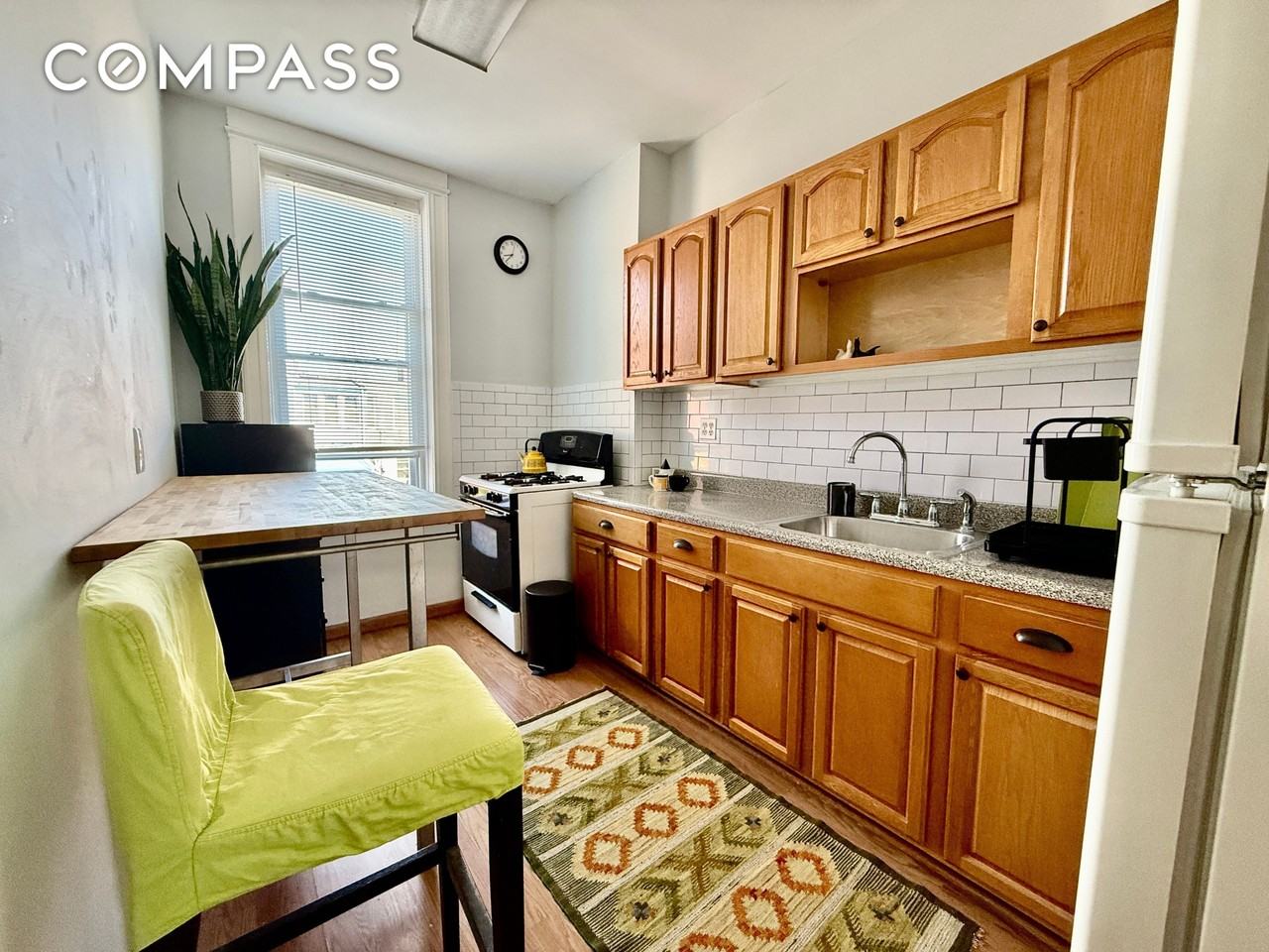 149 E 35th St #2 - Photo 4 of 10