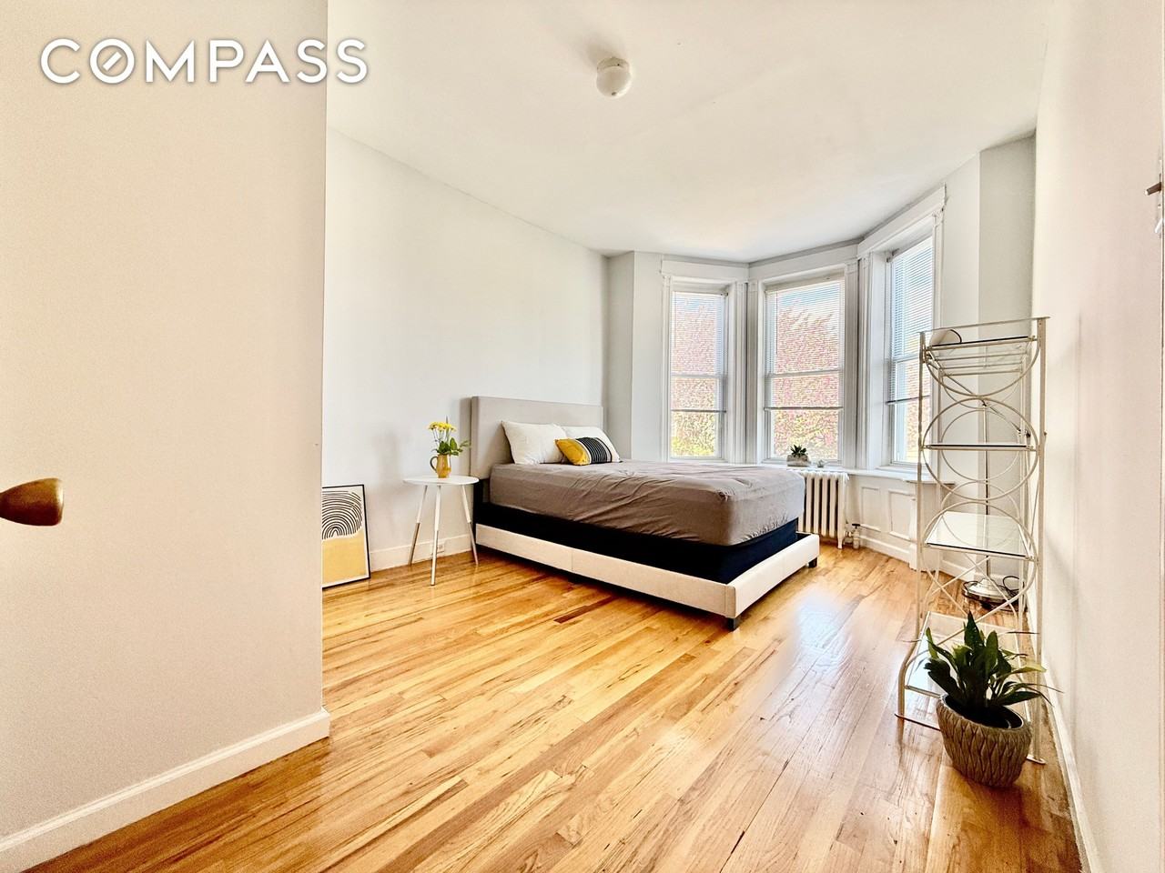 149 E 35th St #2 - Photo 6 of 10