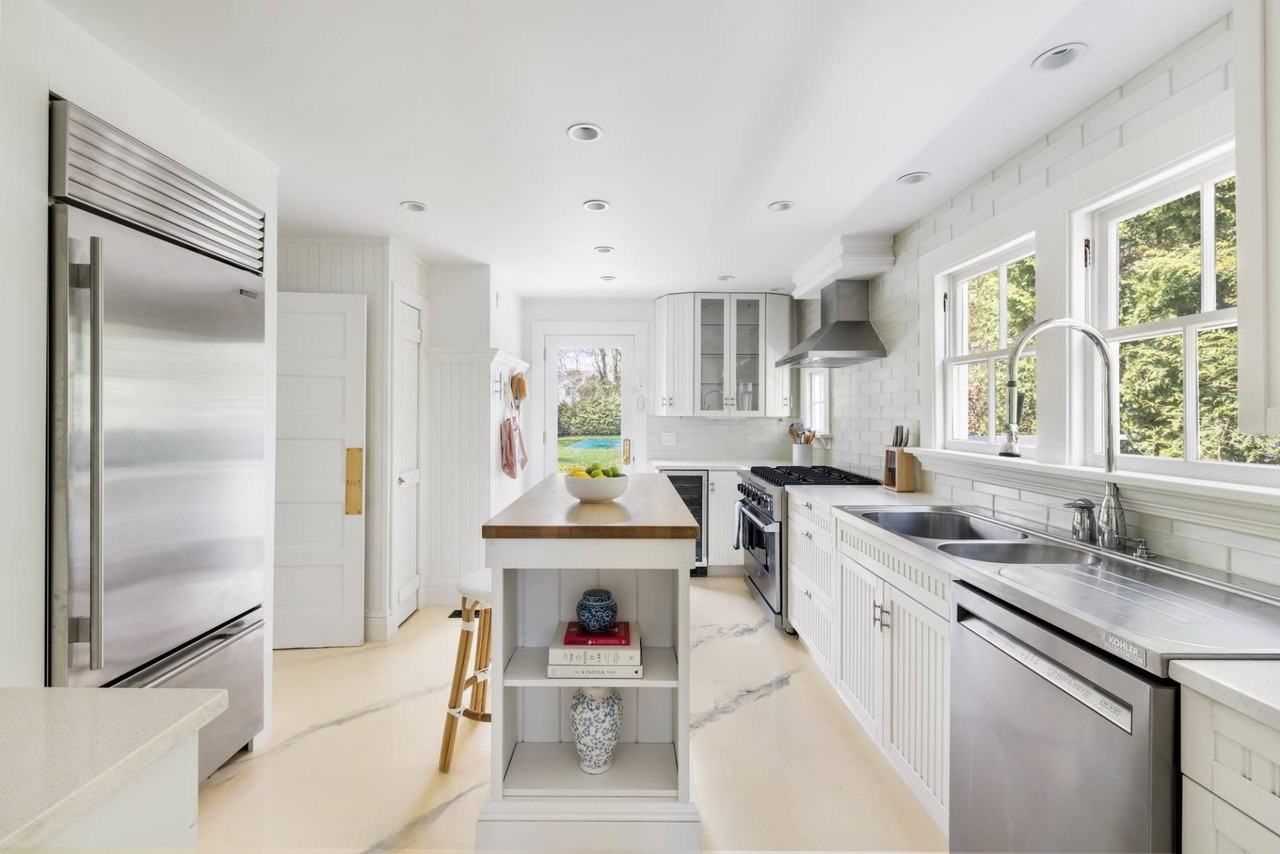 33 Halsey Ave - Photo 6 of 13