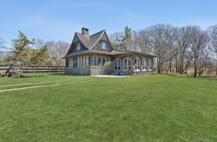 featured image of 517 E Lake Dr