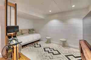 featured image of 11 Woodhollow Dr