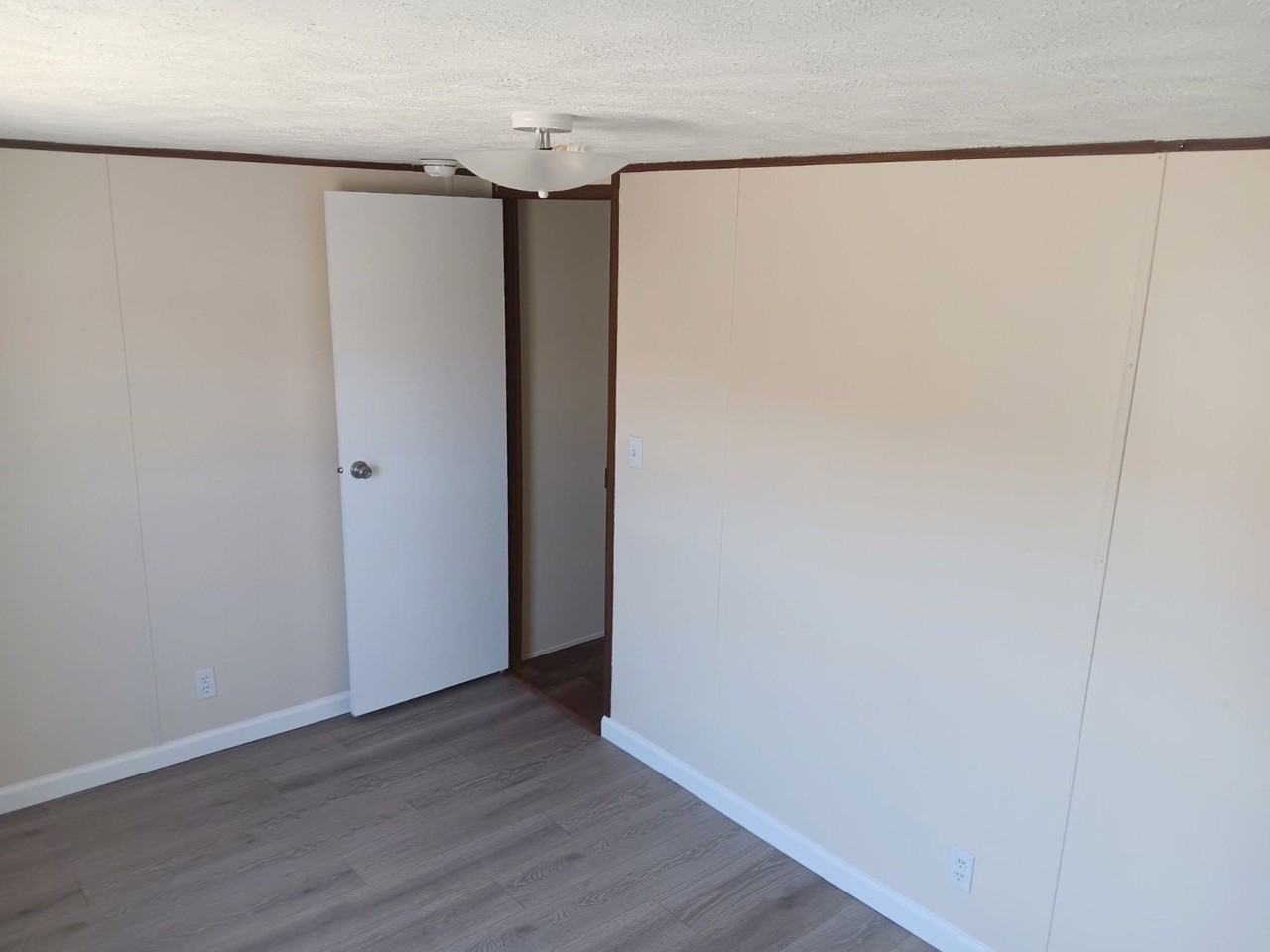 570 Banjo Way - Photo 5 of 10