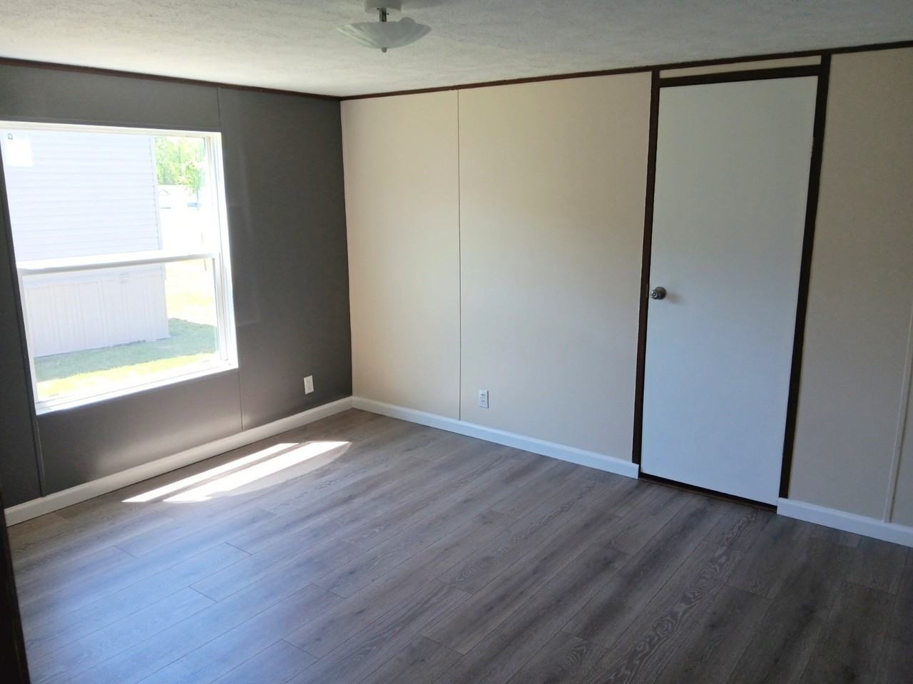 570 Banjo Way - Photo 6 of 10