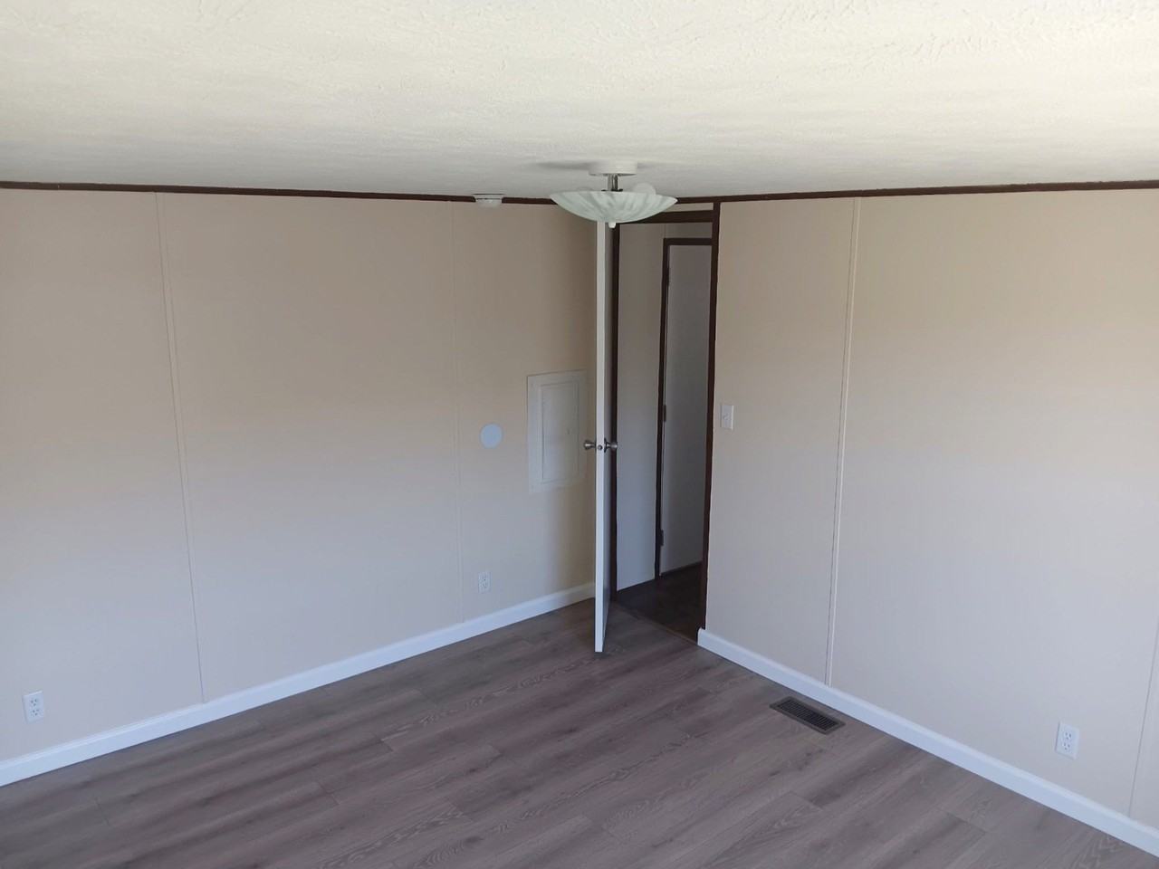 570 Banjo Way - Photo 7 of 10