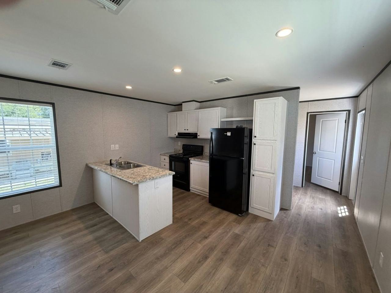 156 Lakeside Garden Cir #156 - Photo 4 of 24