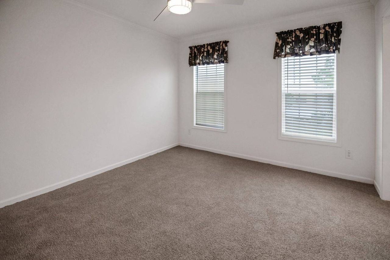 920 S Katie Ave - Photo 4 of 9