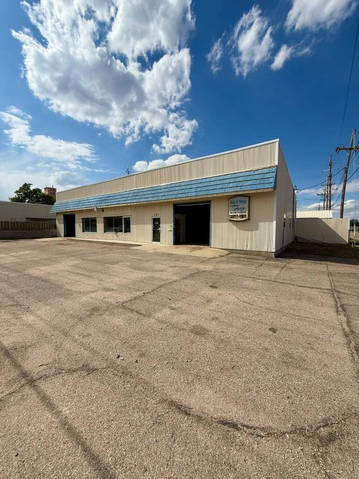 305 W 5th St