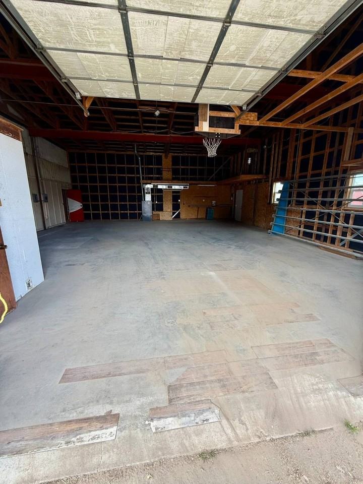 305 W 5th St - Photo 6 of 8