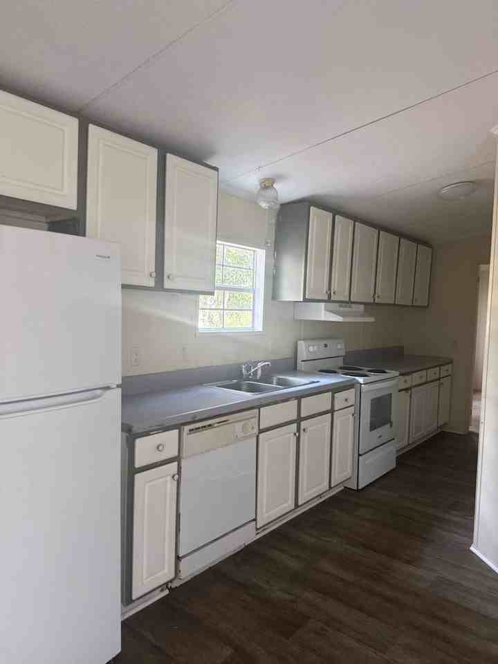 28 Westgate Cir - Photo 2 of 10