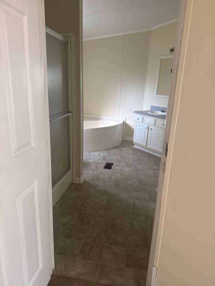 28 Westgate Cir - Photo 6 of 10