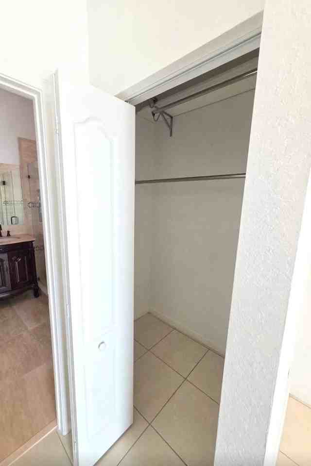 3716 Ne 22nd Pl - Photo 3 of 11