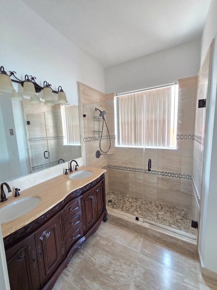 3716 Ne 22nd Pl - Photo 6 of 11
