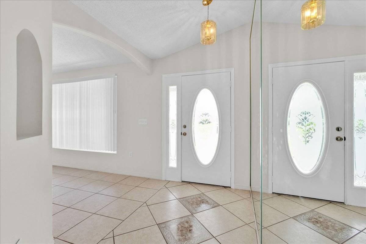 112 Azalea Dr - Photo 4 of 21
