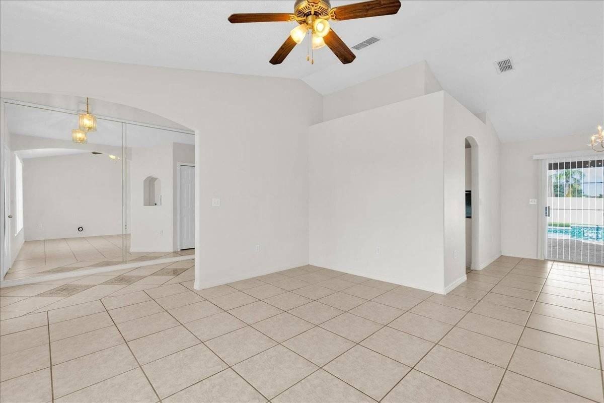 112 Azalea Dr - Photo 5 of 21
