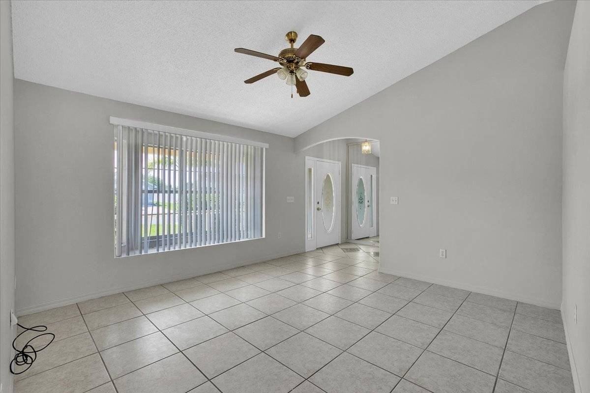 112 Azalea Dr - Photo 6 of 21