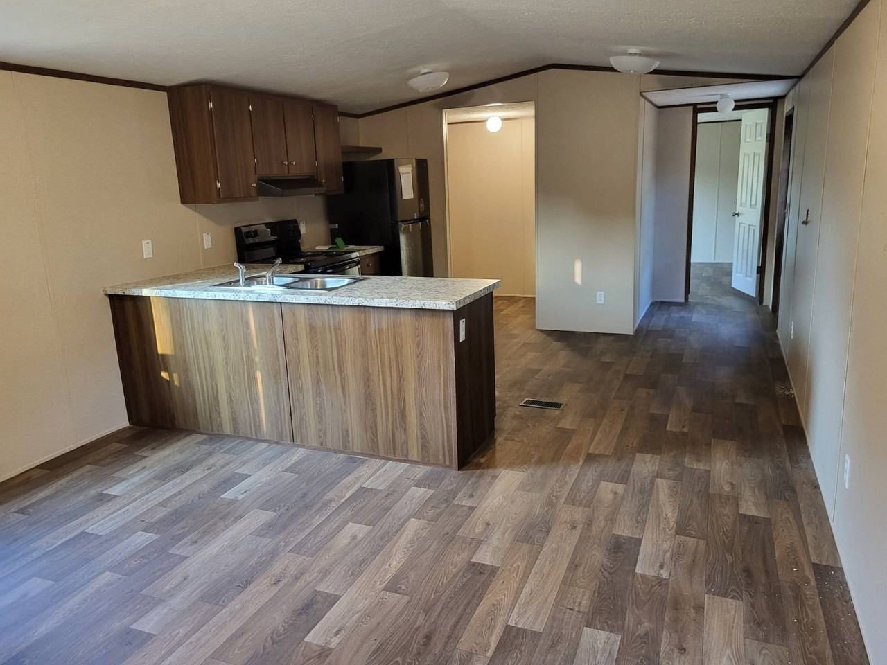 1597 Maplewood Dr - Photo 2 of 4