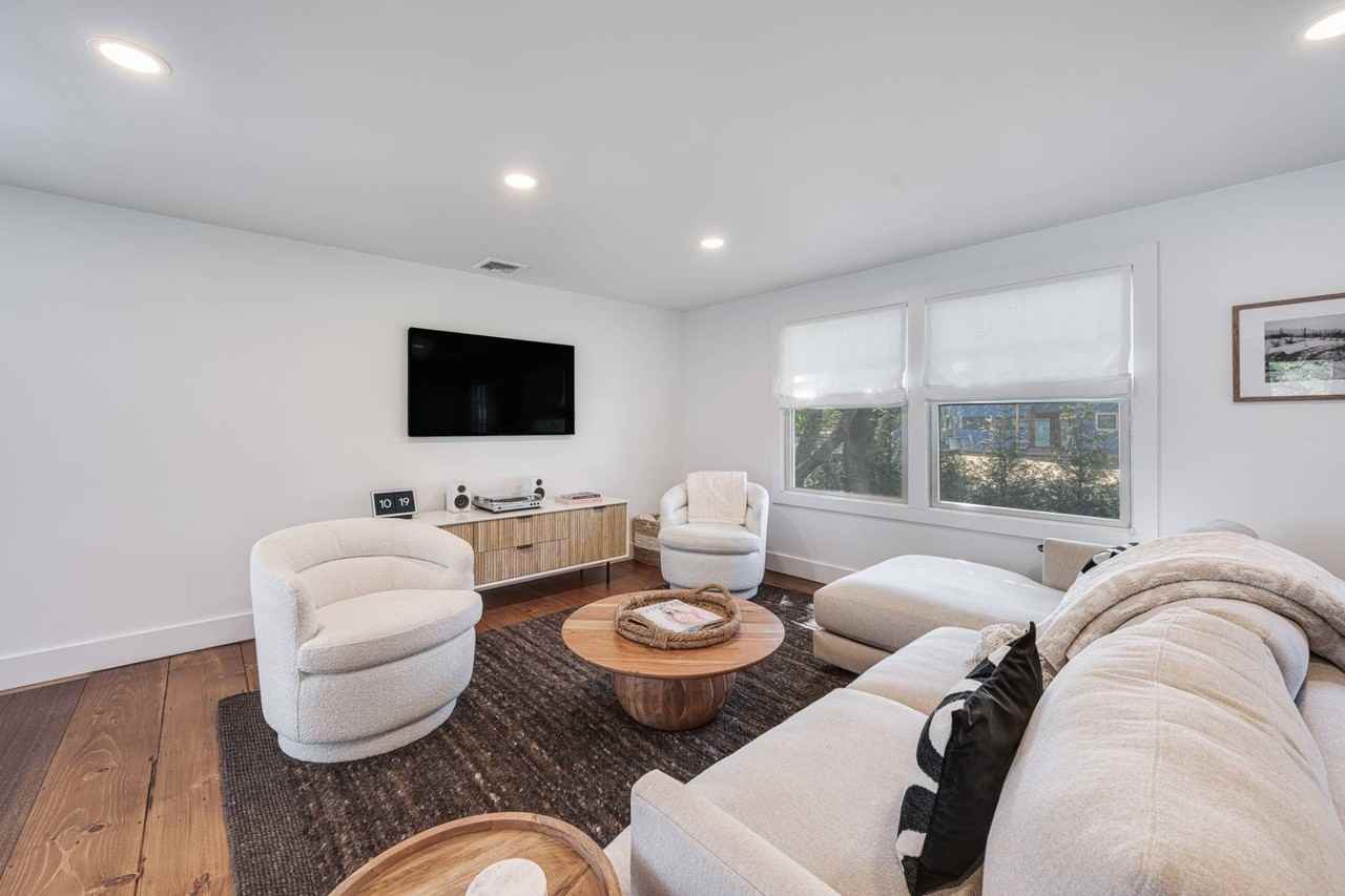 126 Narrow Ln - Photo 7 of 16