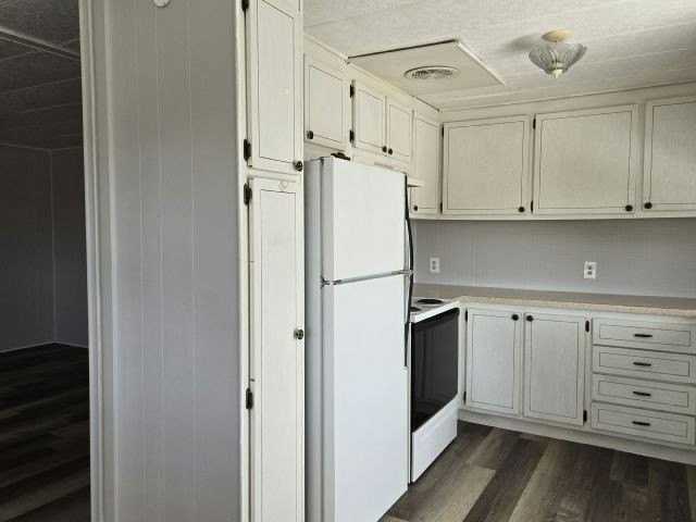 217 48th Ave W #331 - Photo 4 of 4