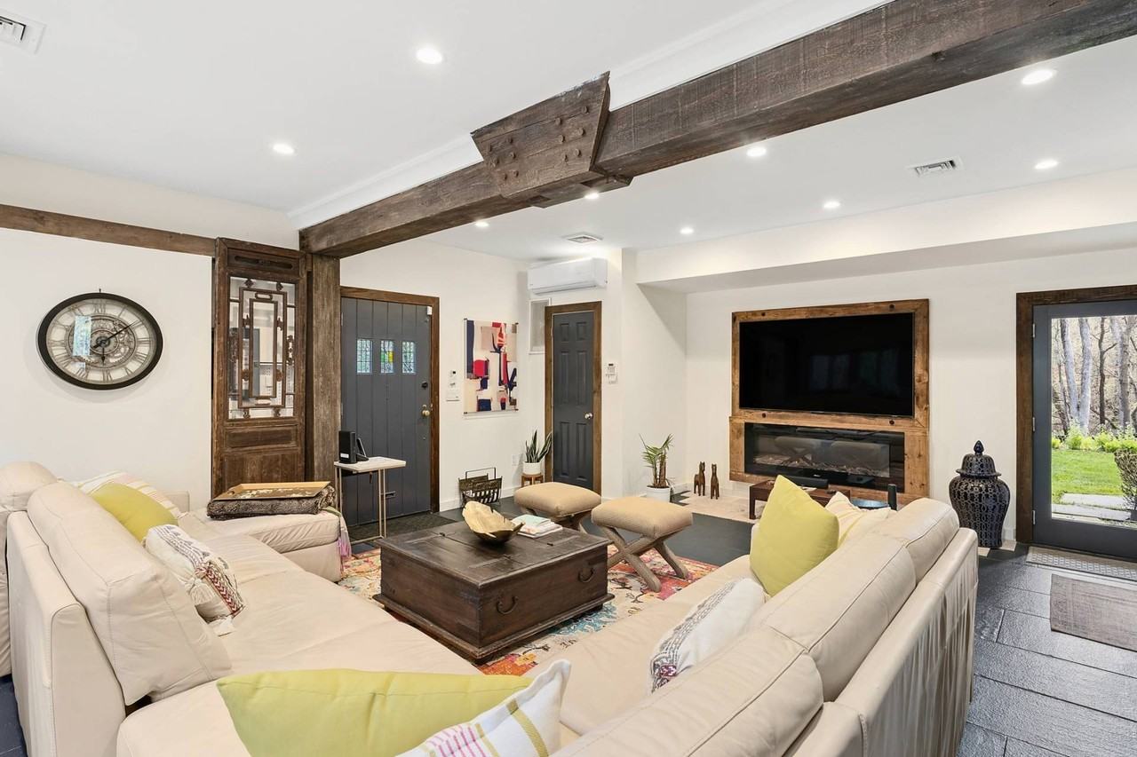 100 Sandy Hollow Rd - Photo 4 of 14