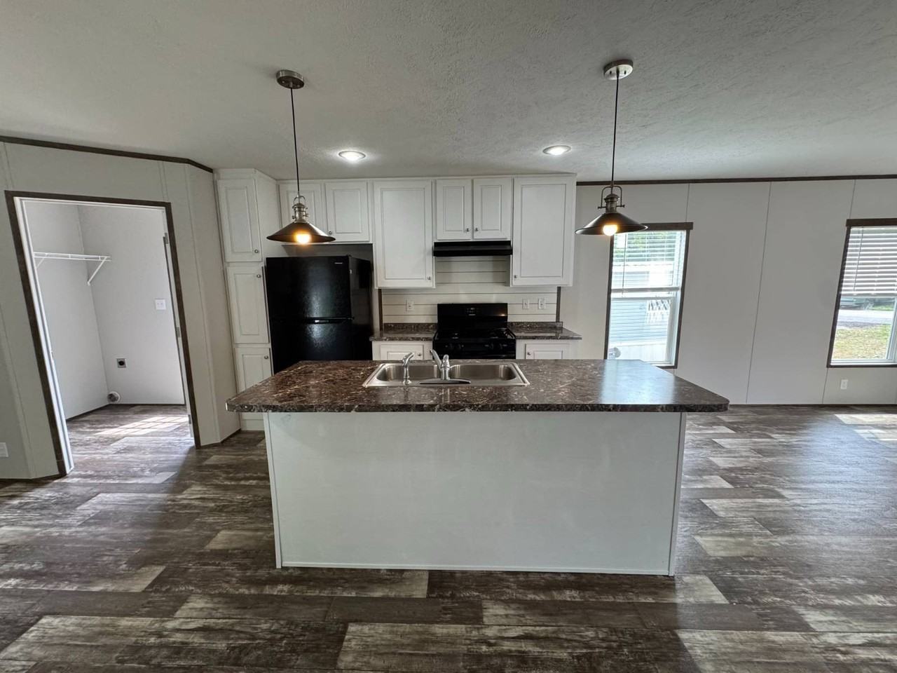 242 Wallingford Dr - Photo 4 of 15