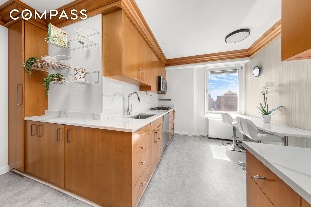 303 E 57th St #20LA - Photo 4 of 18