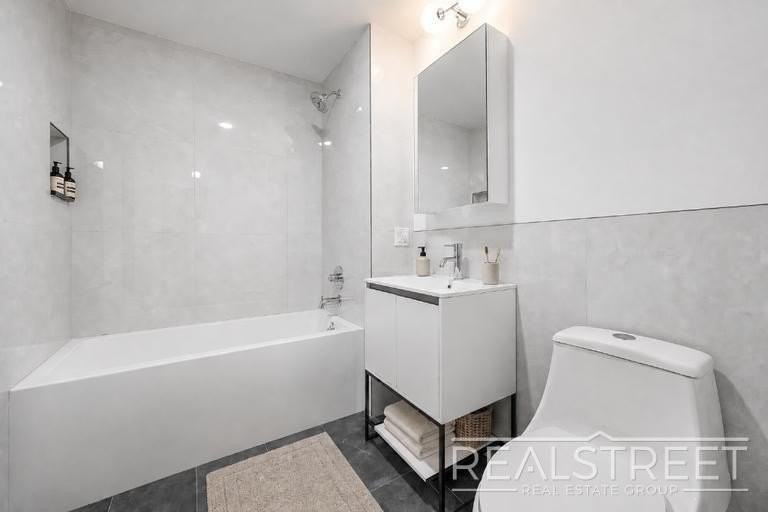 3510 Glenwood Rd #1B - Photo 7 of 13