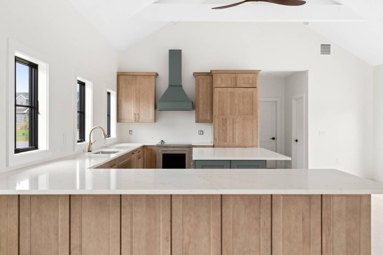 60 S Forest St - Photo 4 of 11