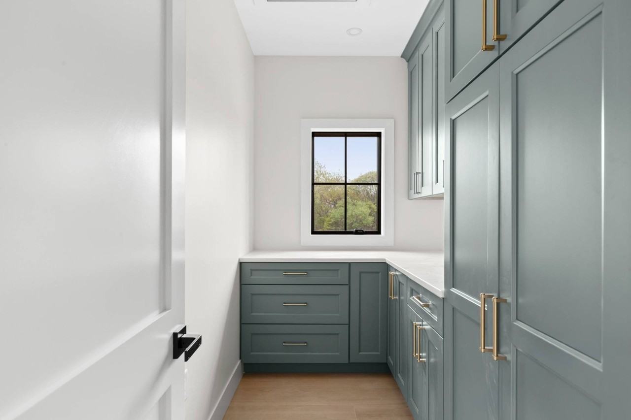 60 S Forest St - Photo 6 of 11
