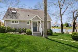 featured image of 28 Robins Ln
