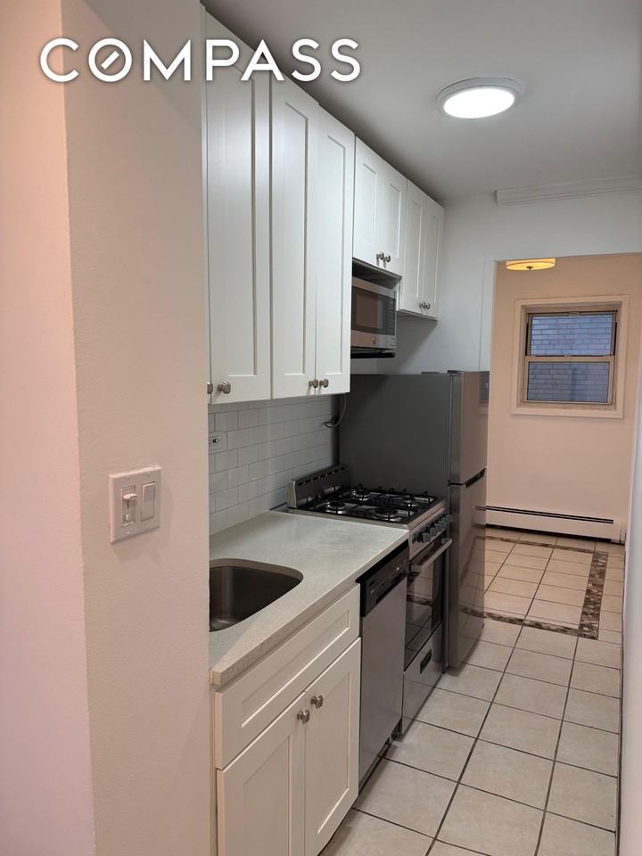 40 Sutton Pl #7A - Photo 4 of 11