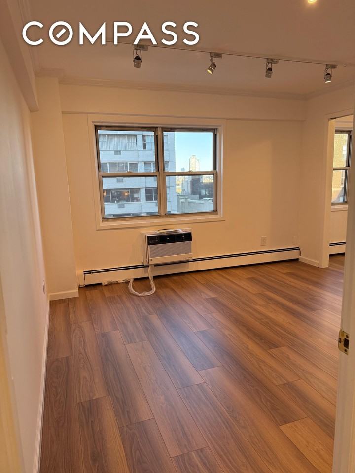 40 Sutton Pl #7A - Photo 5 of 11