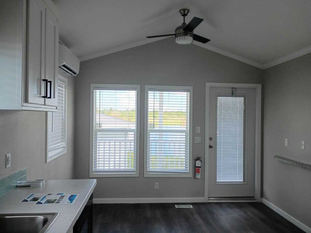 21 N Lake Side #229 - Photo 5 of 12