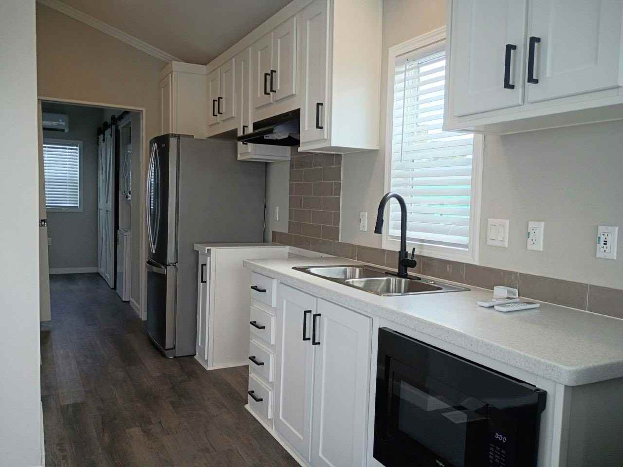 8 Anita Dr #4 - Photo 5 of 6