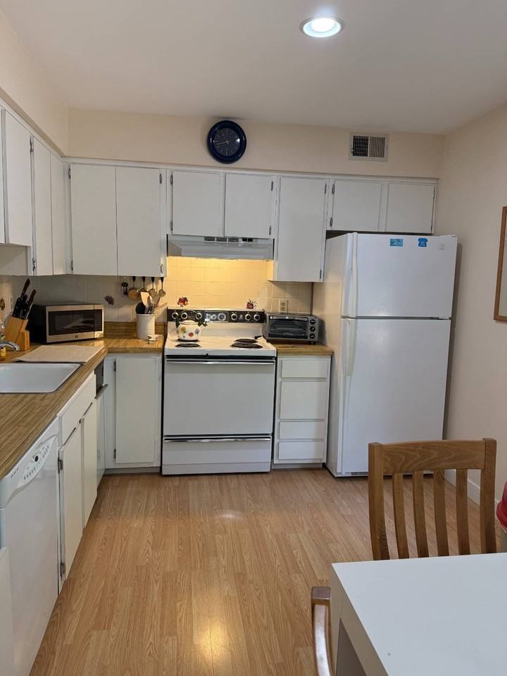 10 Leland Ln #13 - Photo 5 of 15