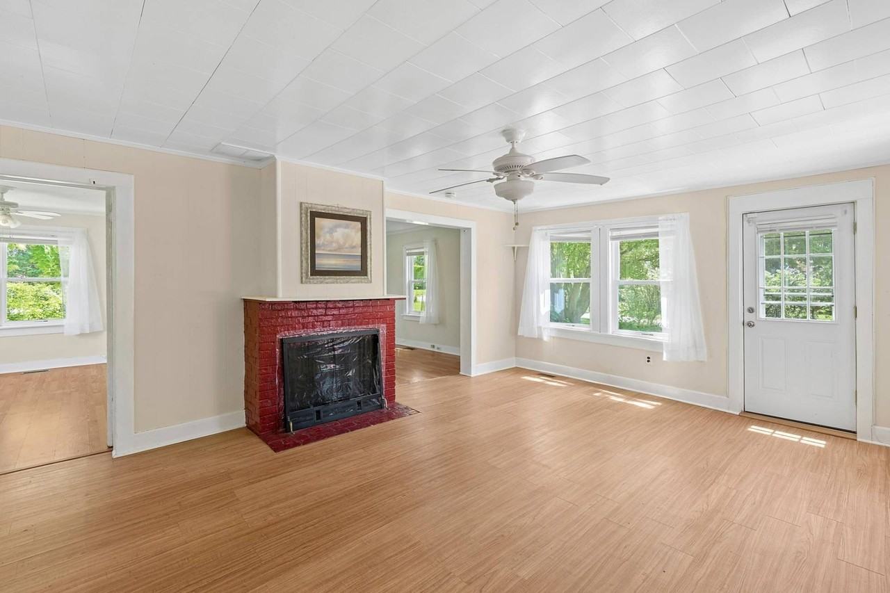 37 N Bishop Ln - Photo 3 of 15