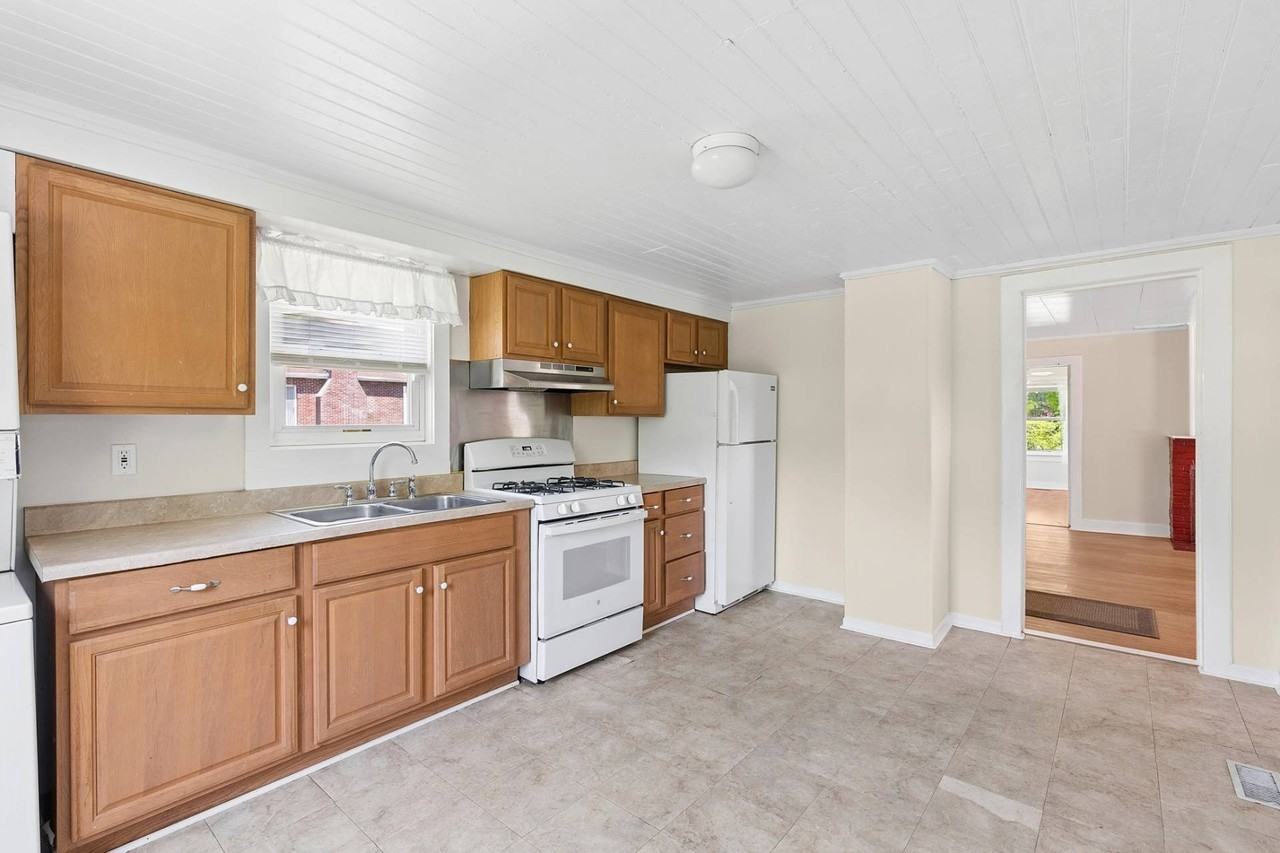 37 N Bishop Ln - Photo 6 of 15