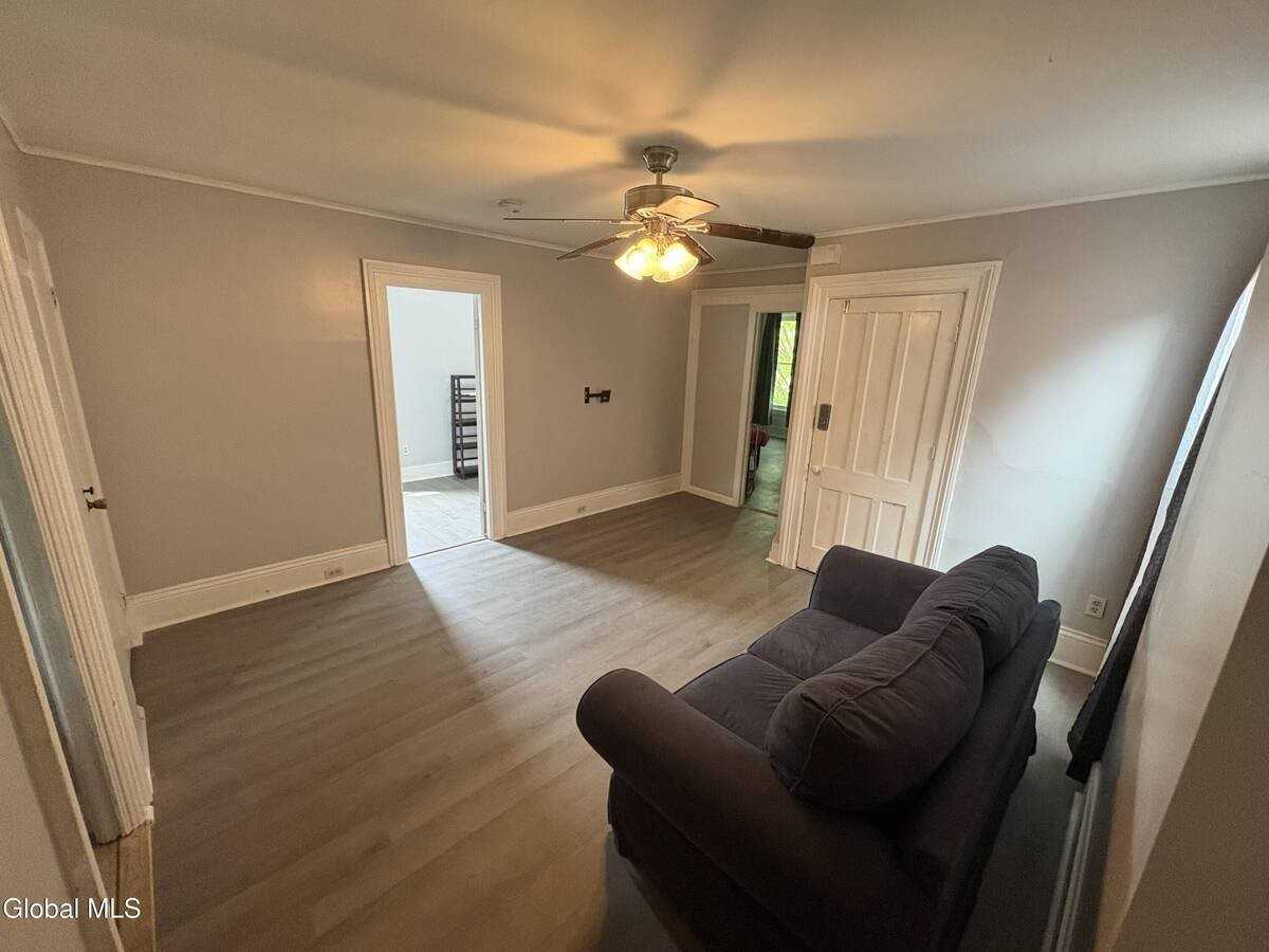334 4th St #3 - Photo 4 of 15
