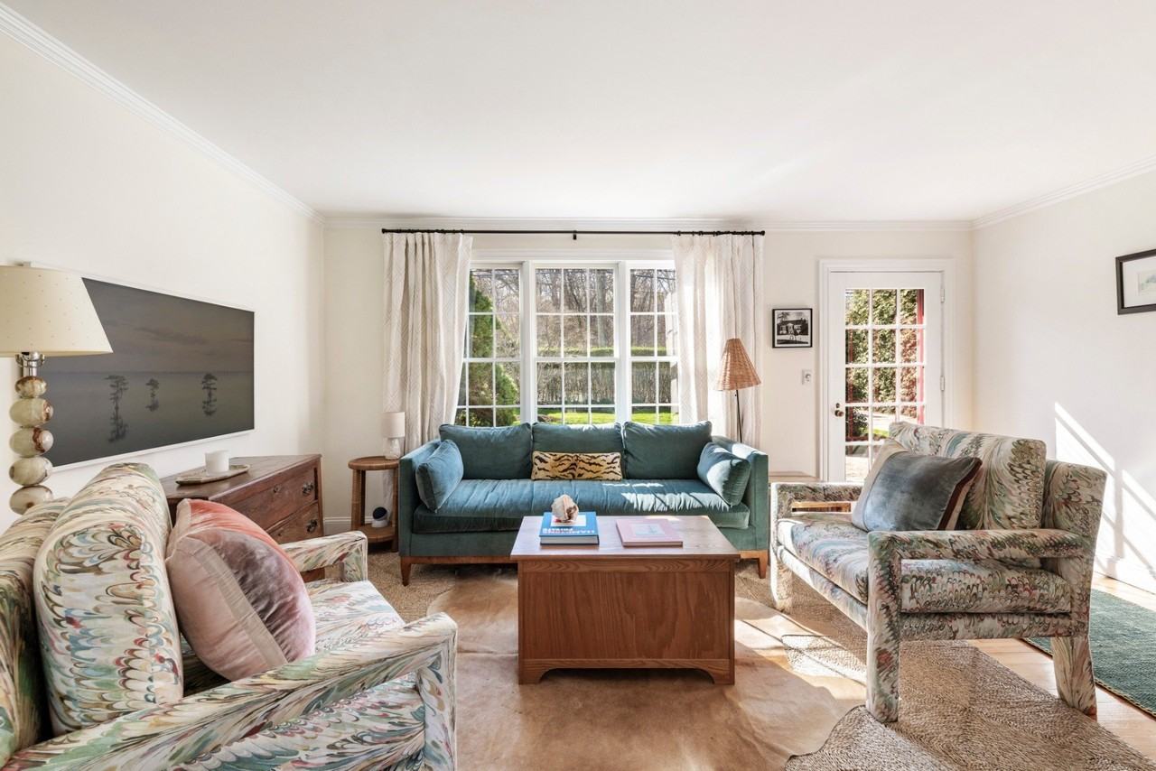 1638 Bhampton Sag Harbor Tpke - Photo 3 of 10