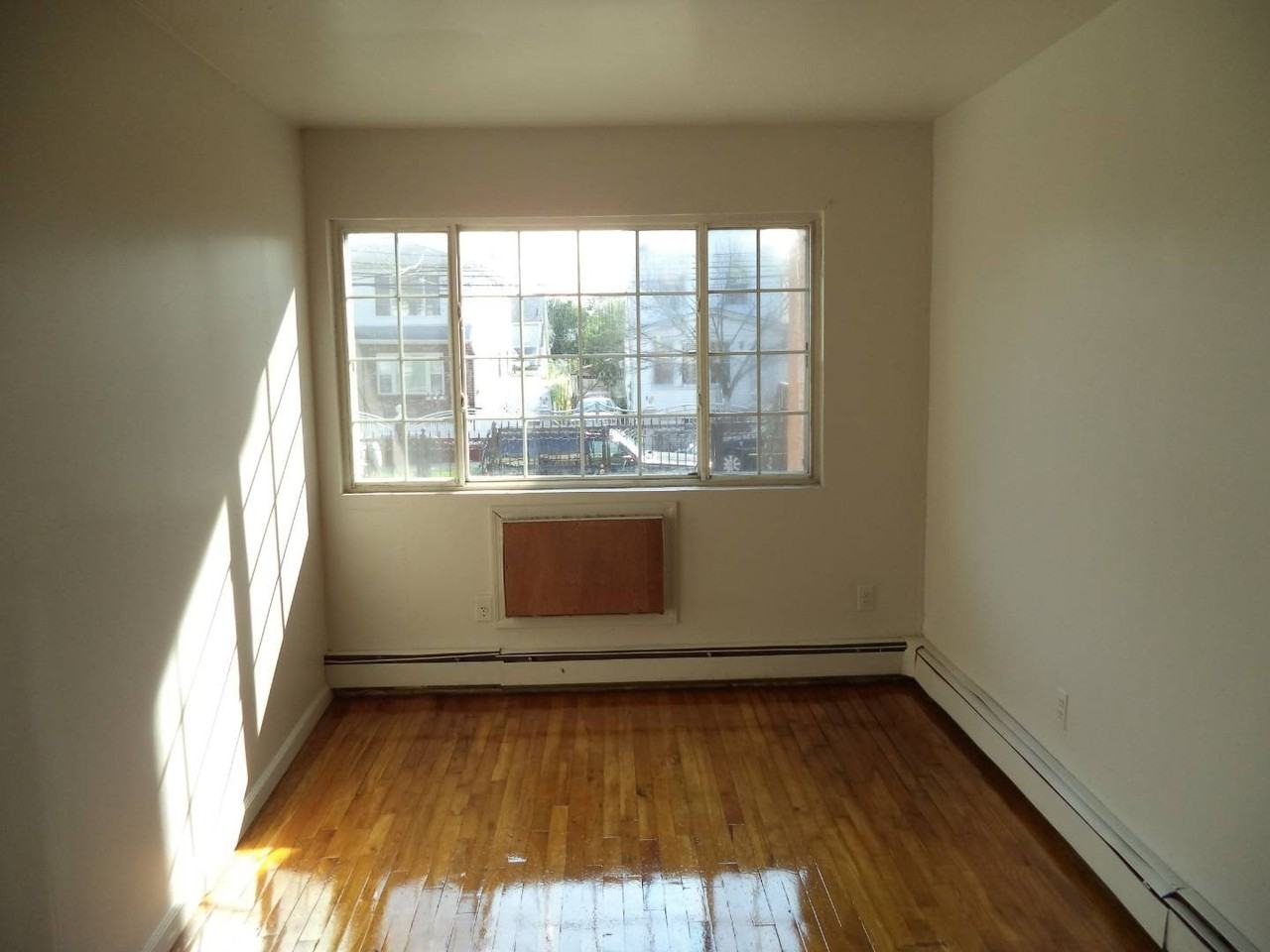 10753 Remington St - Photo 4 of 10