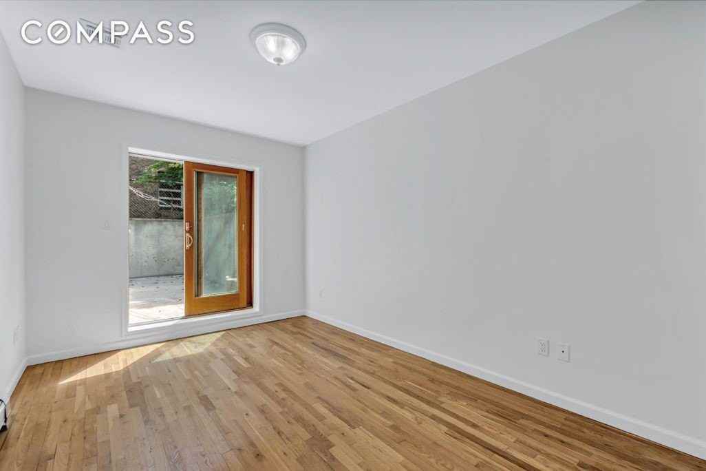 194 Sackett St - Photo 6 of 12