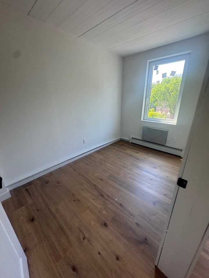 16 Wade Sq #5E - Photo 2 of 12