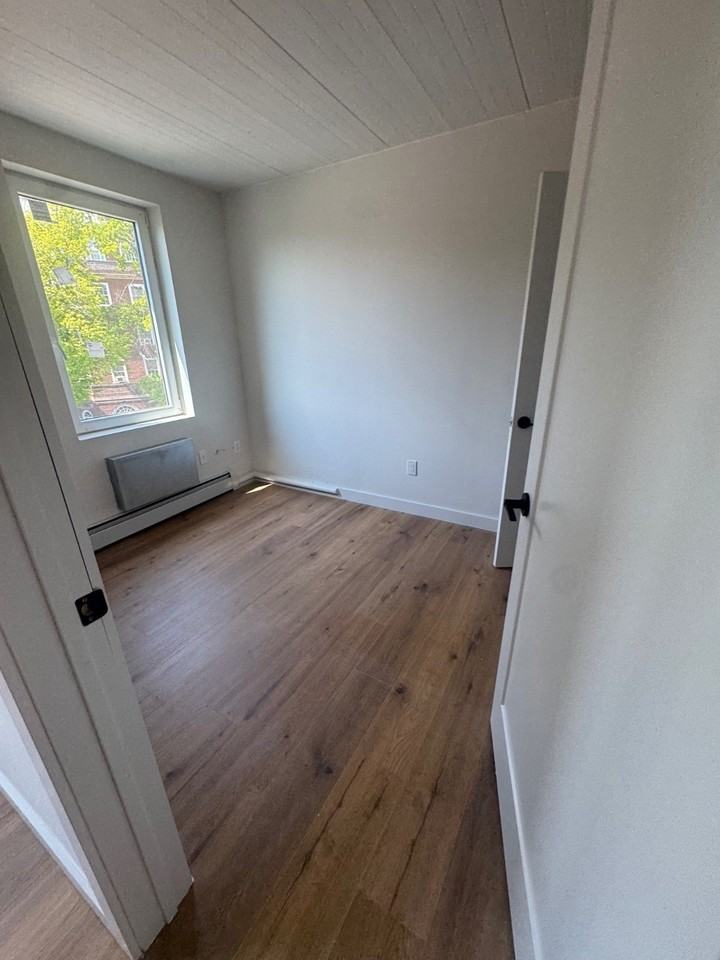 16 Wade Sq #5E - Photo 7 of 12