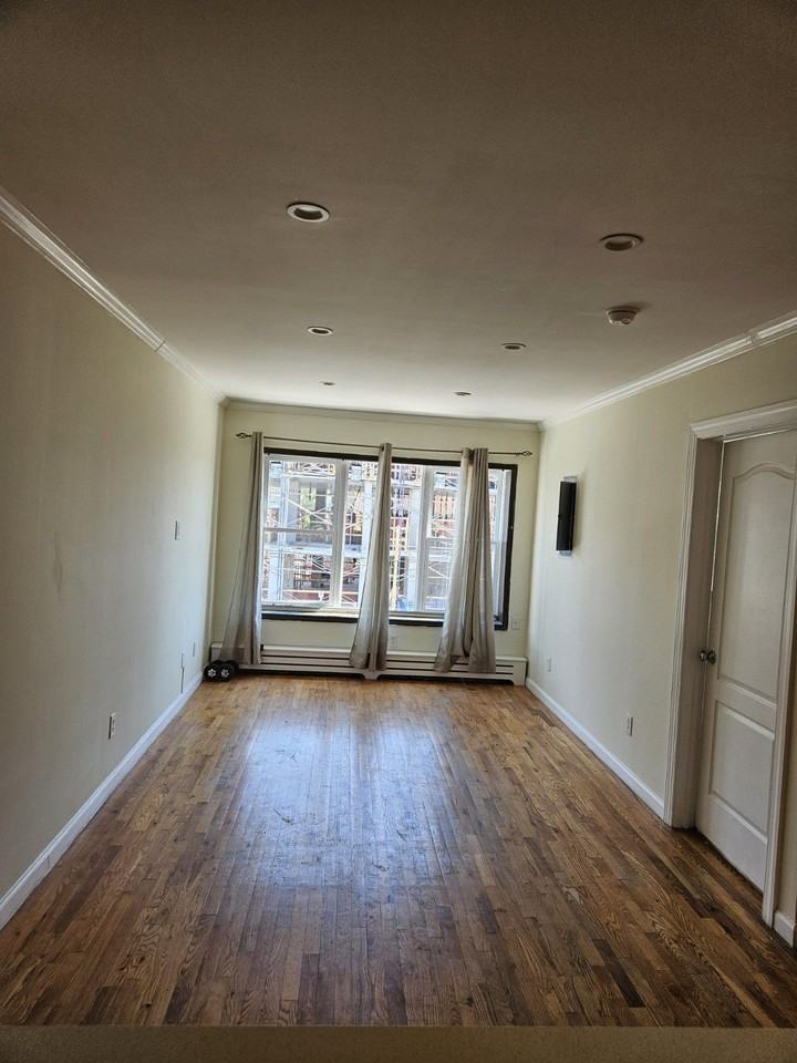 205 Beach 28th St - Photo 2 of 8