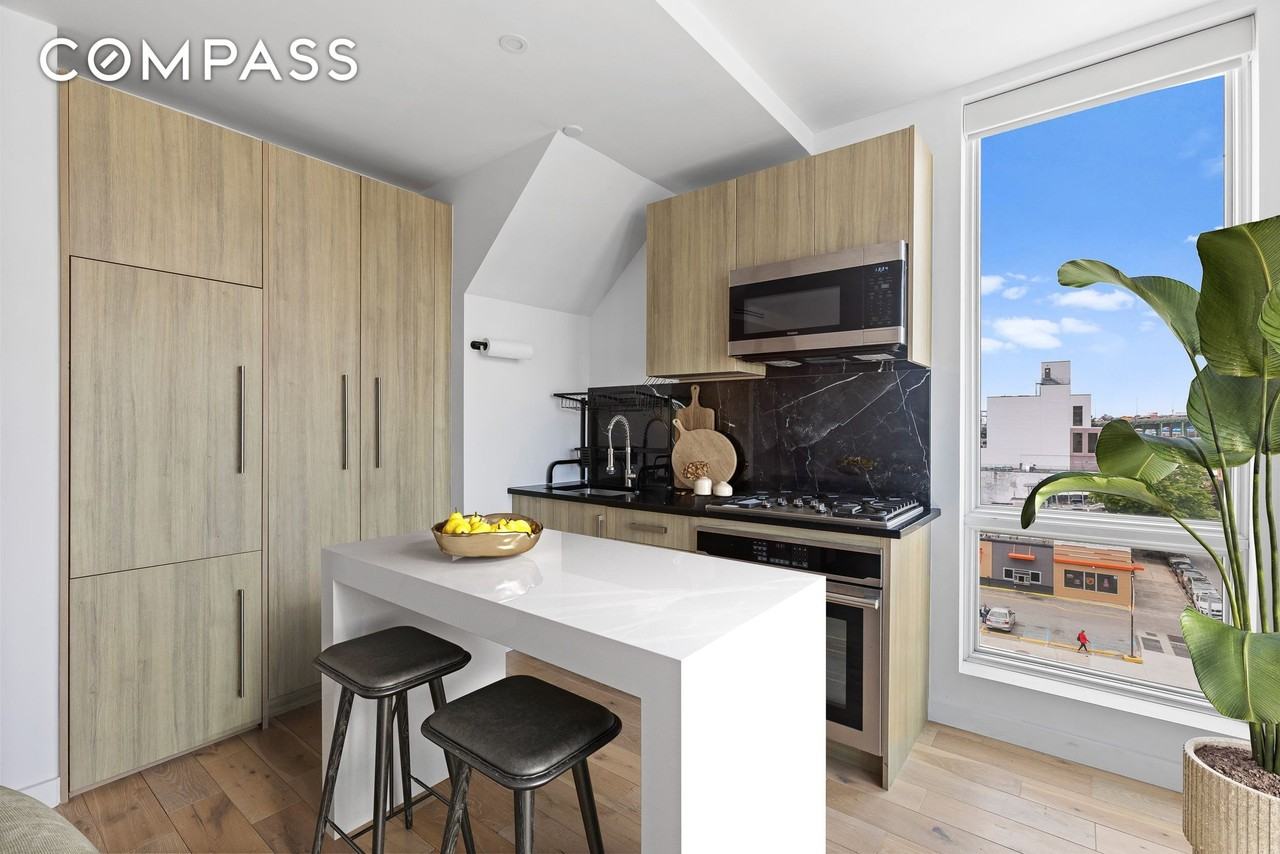 136 14th St #5A - Photo 5 of 16