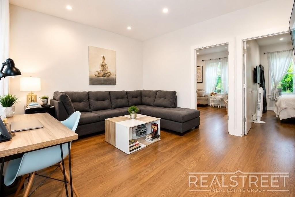 863 Knickerbocker Ave #2F - Photo 2 of 8