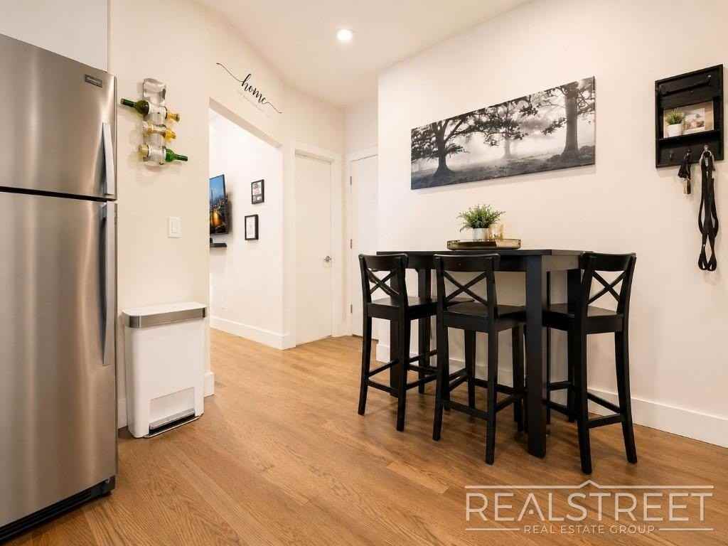 863 Knickerbocker Ave #2F - Photo 3 of 8