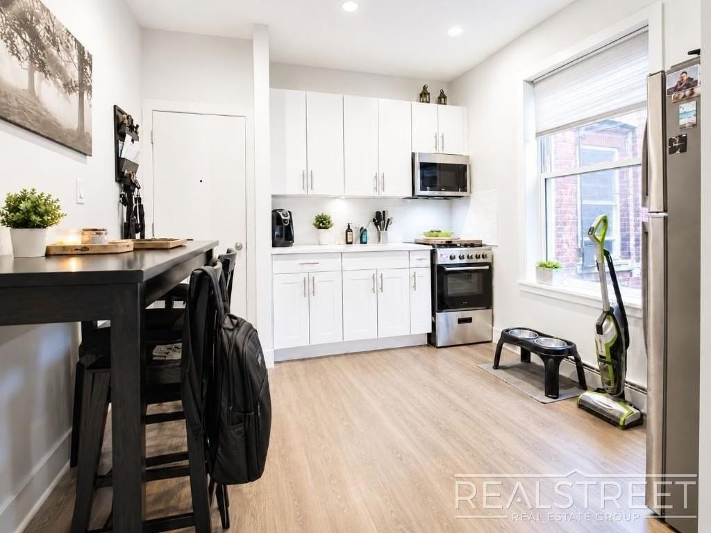 863 Knickerbocker Ave #2F - Photo 4 of 8