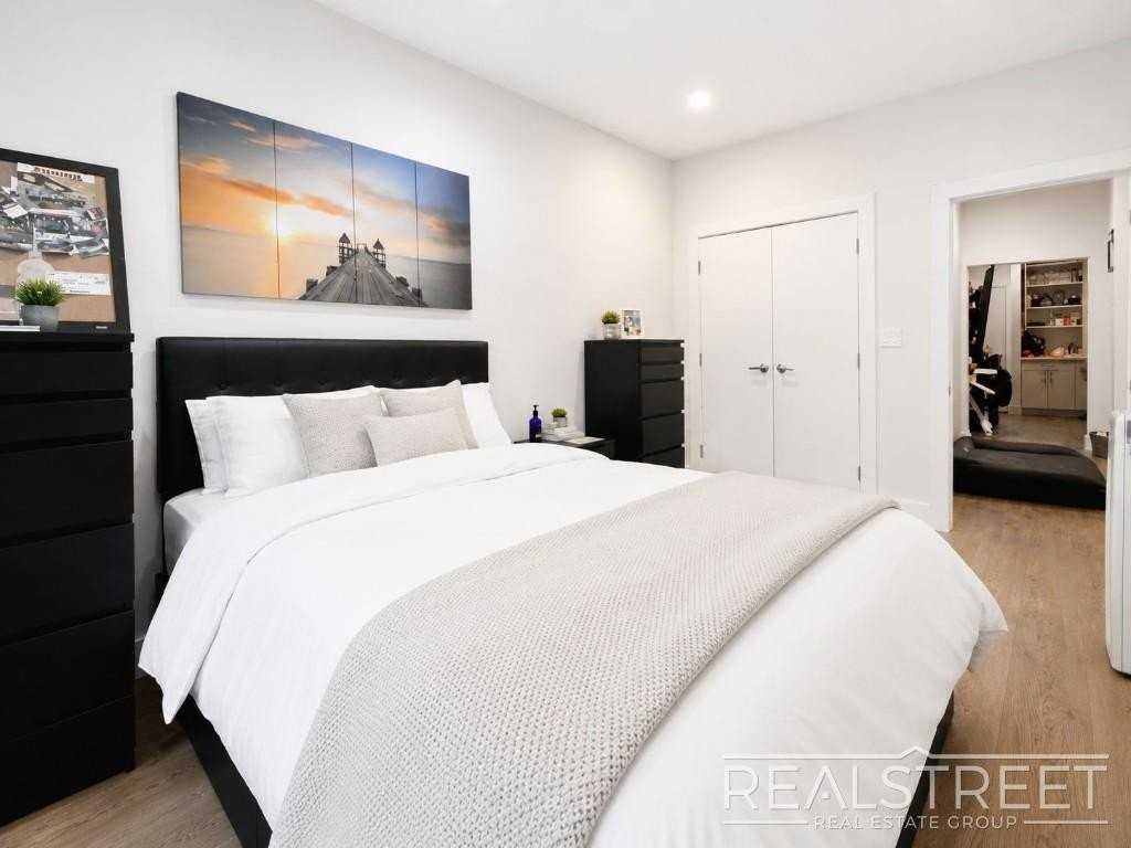 863 Knickerbocker Ave #2F - Photo 6 of 8