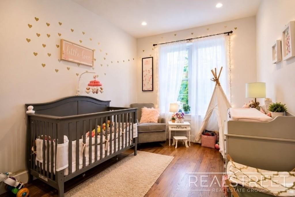 863 Knickerbocker Ave #2F - Photo 7 of 8