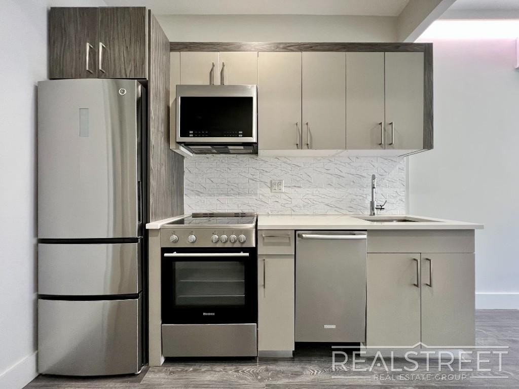 277 Linden St #2B - Photo 2 of 15